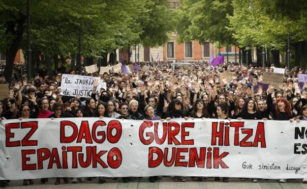 Miles De Personas Se Manifiestan En Pamplona Contra La Sentencia A La